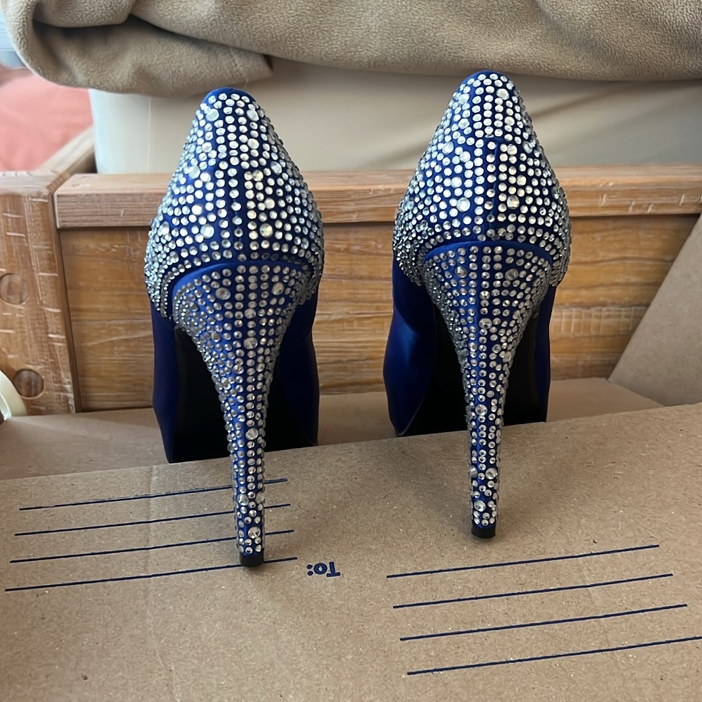 Heels - Picture 4 of 6